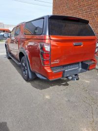 ISUZU D-MAX V-CROSS 4WD AT