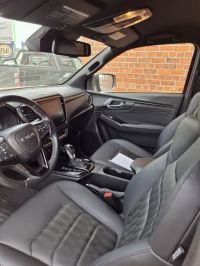 ISUZU D-MAX V-CROSS 4WD AT