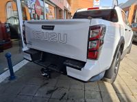 ISUZU D-MAX V-CROSS 4WD AT