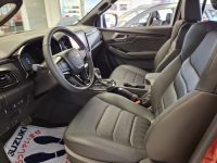 ISUZU D-MAX V-CROSS 4WD AT
